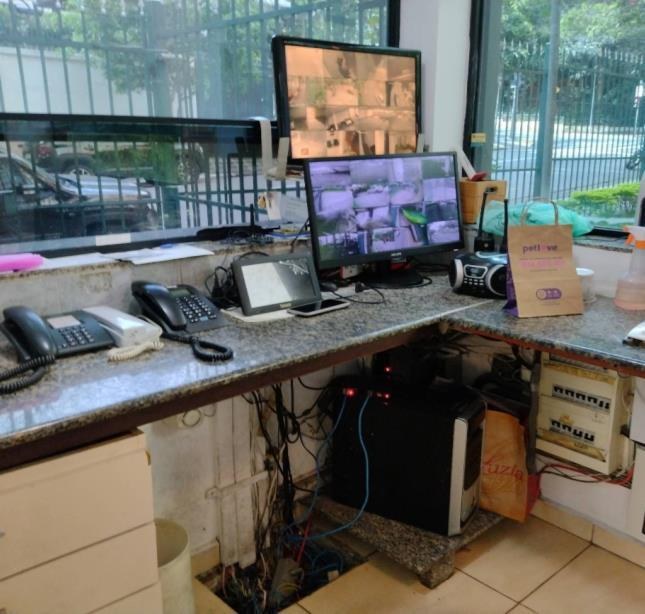 Mesa de portaria antes da organização técnica