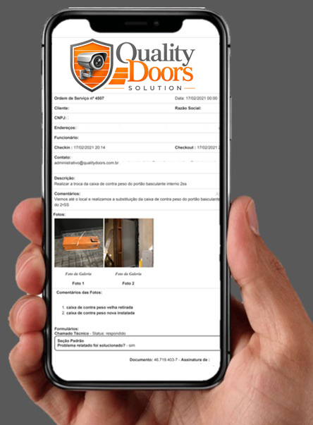 Celular exibindo a Ordem de Serviço Digital da Quality Doors
